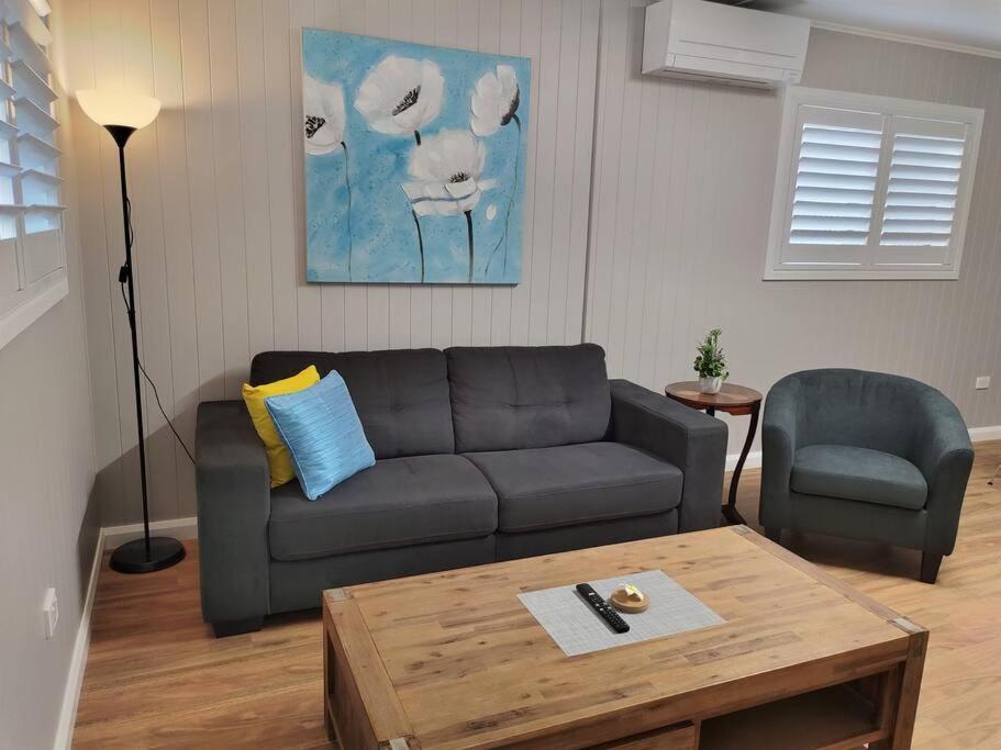 Cute Cottage - 2 Bedrooms - City & Strand Beach Location Townsville Exterior photo