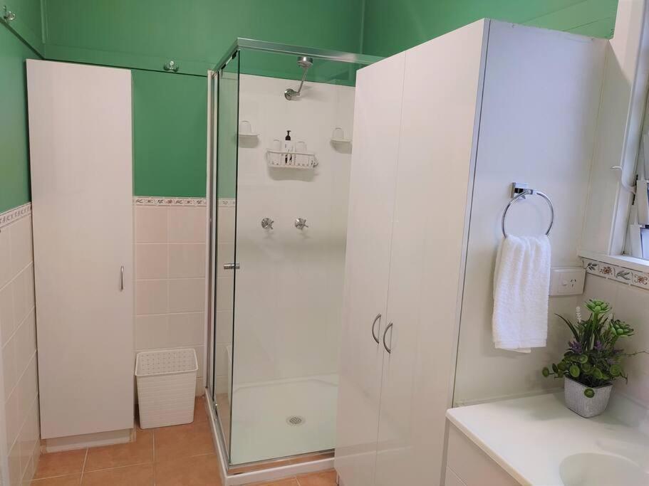 Cute Cottage - 2 Bedrooms - City & Strand Beach Location Townsville Exterior photo