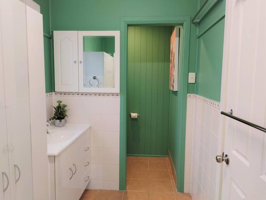 Cute Cottage - 2 Bedrooms - City & Strand Beach Location Townsville Exterior photo