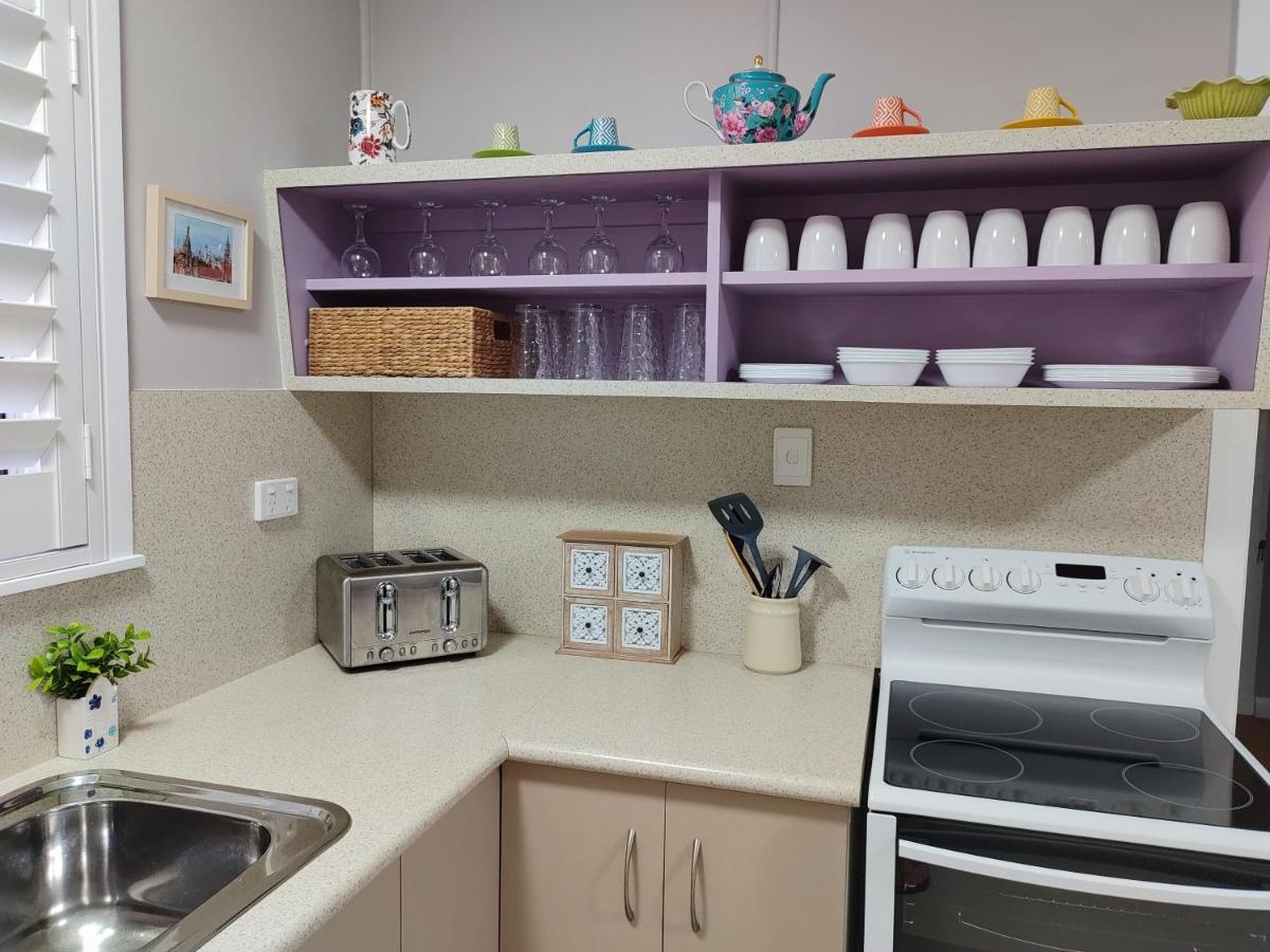 Cute Cottage - 2 Bedrooms - City & Strand Beach Location Townsville Exterior photo
