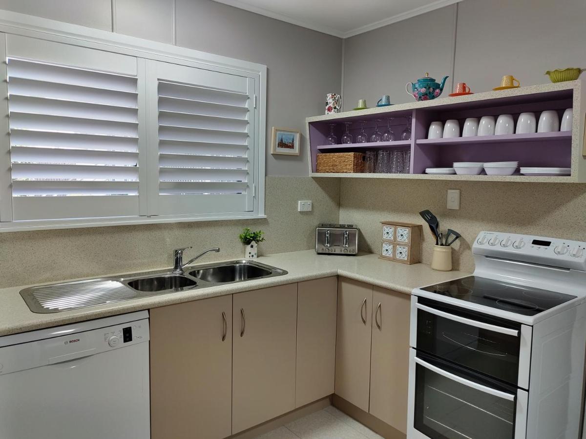 Cute Cottage - 2 Bedrooms - City & Strand Beach Location Townsville Exterior photo